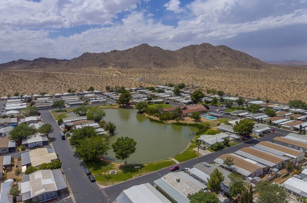 20843 Waalew Rd, Apple Valley CA  92307-1033 exterior