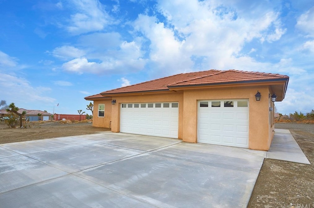 3790 Aragon Rd, Phelan CA  92371 exterior