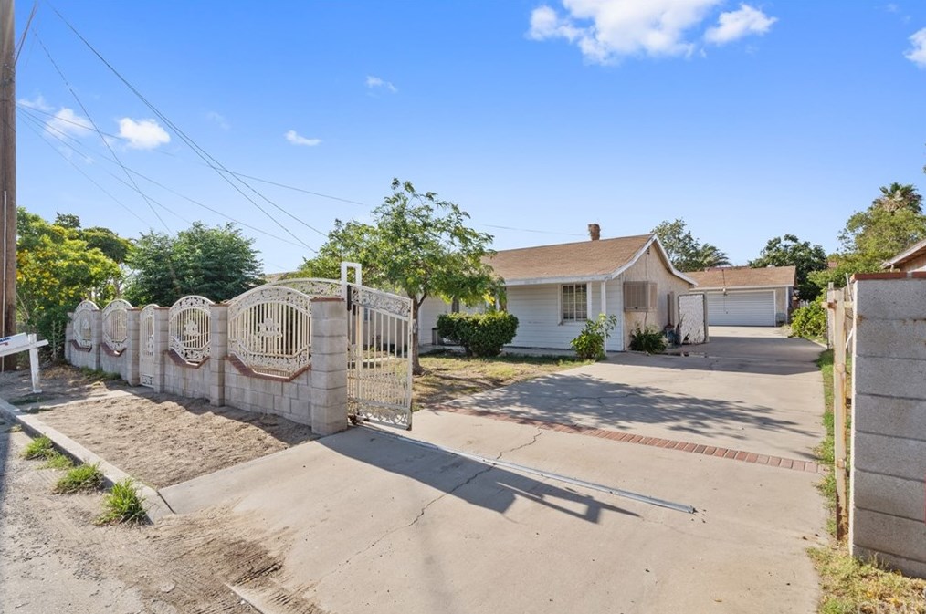 14976 Orchid Ave, Fontana, CA 92335