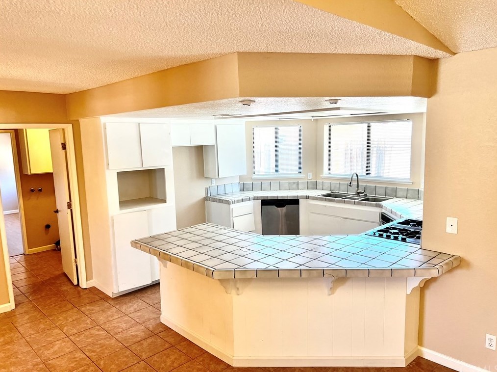 19090 Seaforth St, Hesperia, CA 92345-7557
