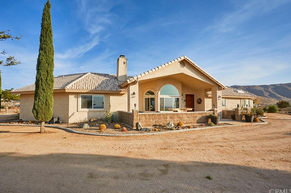 10035 Bella Vista St, Apple Valley, CA 92308-8525