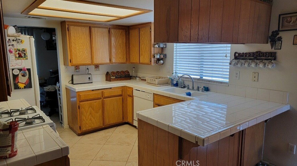 12676 Standing Bear Rd, Apple Valley, CA 92308-4720