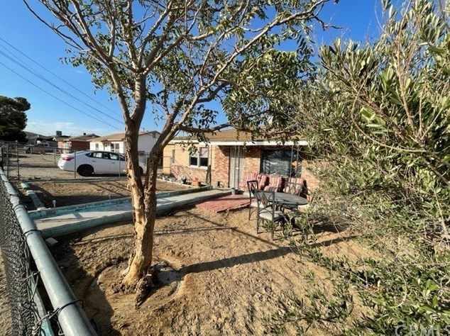 1451 Riverside Dr, Barstow CA  92311-2431 exterior