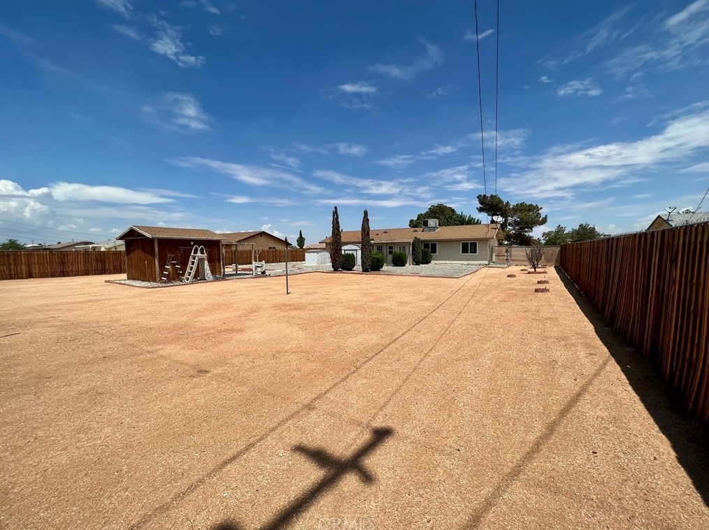 22241 Pahute Rd, Apple Valley, CA 92308-7378