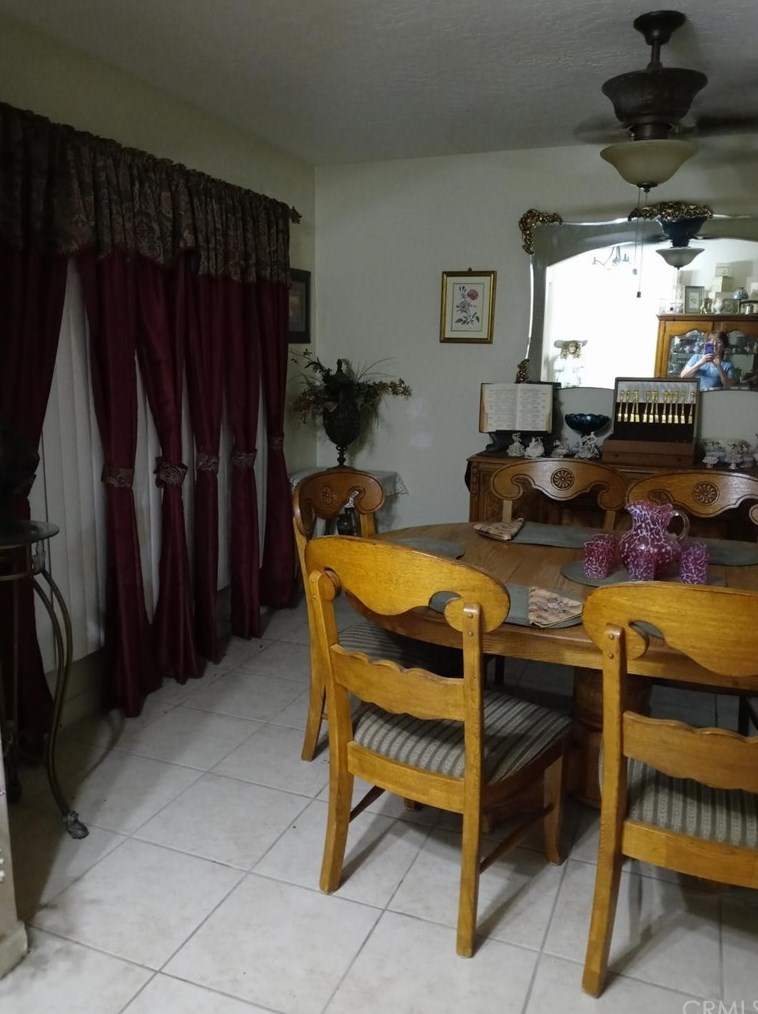 12707 Navajo Rd, Apple Valley, CA 92308-7256
