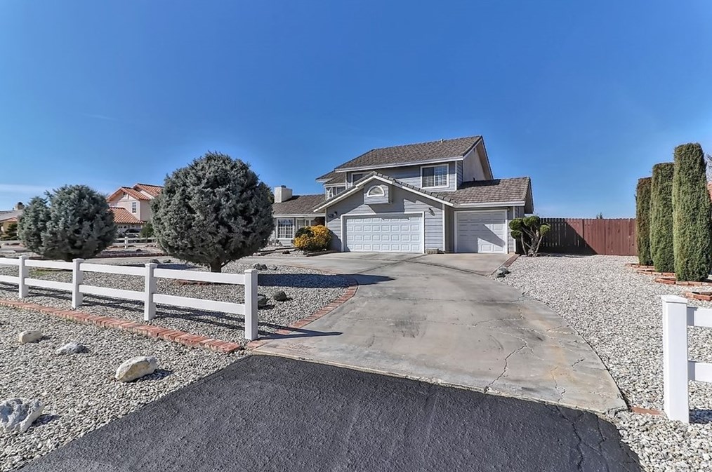 12540 Indian River Dr, Apple Valley, CA 92308-6716