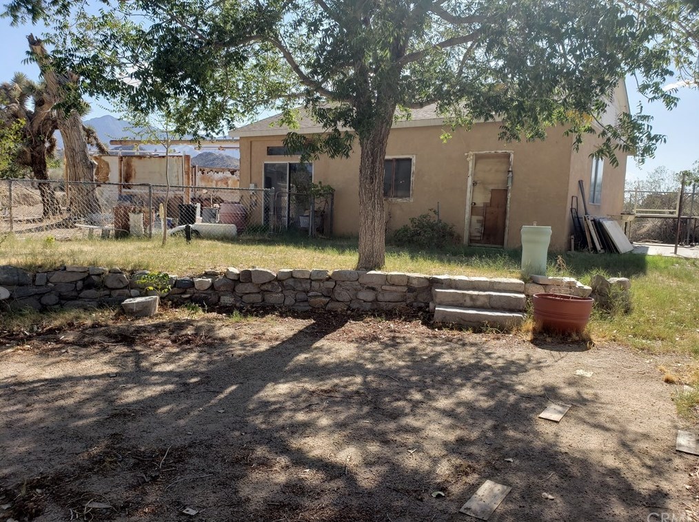 32645 Foothill Rd, Lucerne Valley, CA 92356-7651