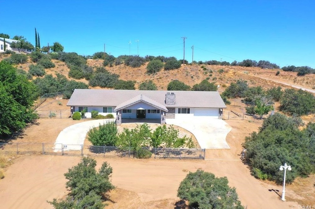 7686 Oak Hill Rd, Hesperia, CA 92344