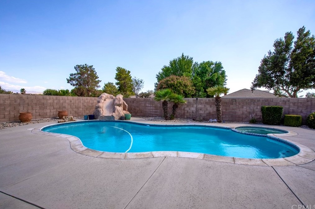 18925 Appaloosa Rd, Apple Valley, CA 92308-6722