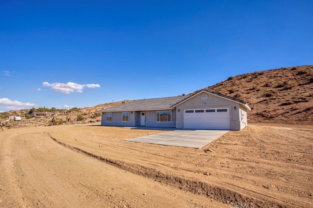 25526 Valley View Rd, Apple Valley, CA 92308-0435