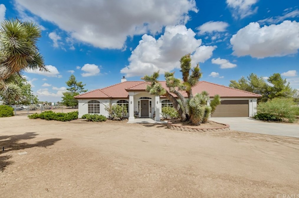 6378 Nielson Rd, Phelan, CA 92371-4663