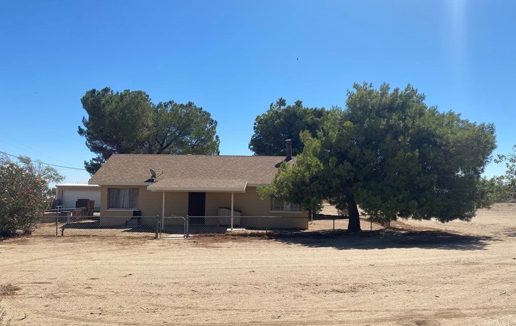 9725 Caughlin Rd, Phelan, CA 92371-6716