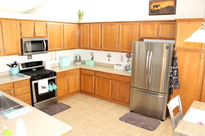 13206 Perignon Pl, Apple Valley CA  92308-5874 exterior