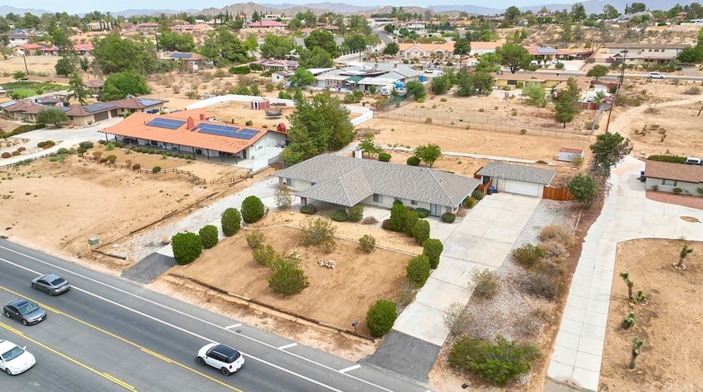 14165 Apple Valley Rd, Apple Valley, CA 92307-5429