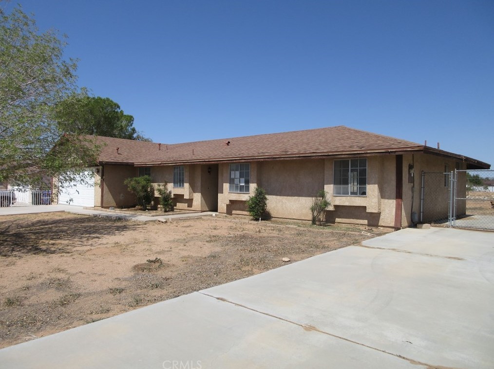22644 El Centro Rd, Apple Valley, CA 92307-1971