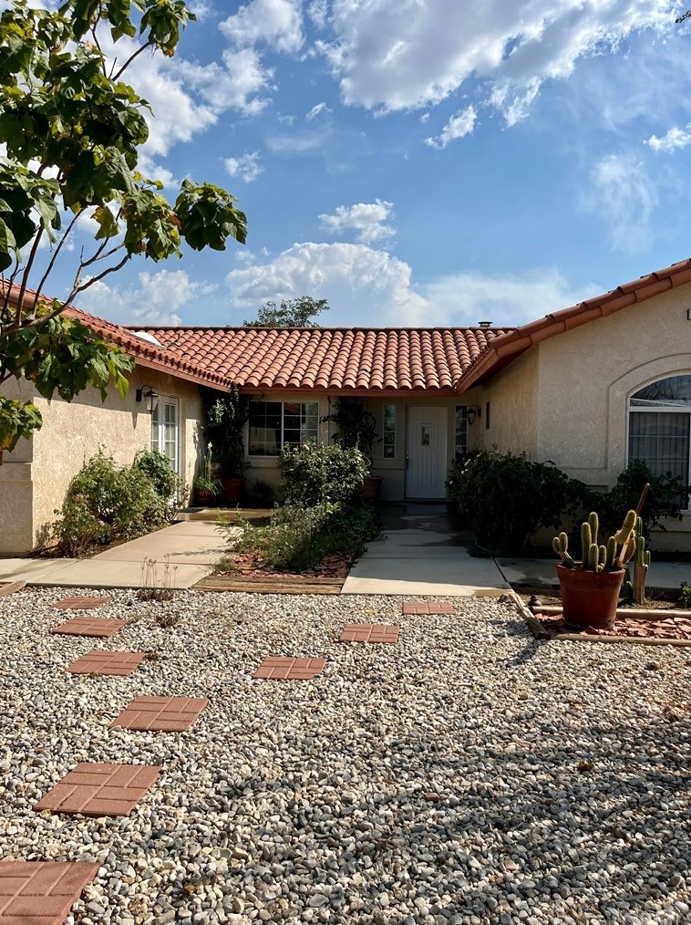 17695 Linden St, Hesperia, CA 92345-5430