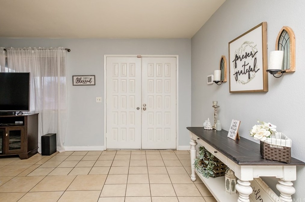 12209 Tesuque Rd, Apple Valley, CA 92308-6933