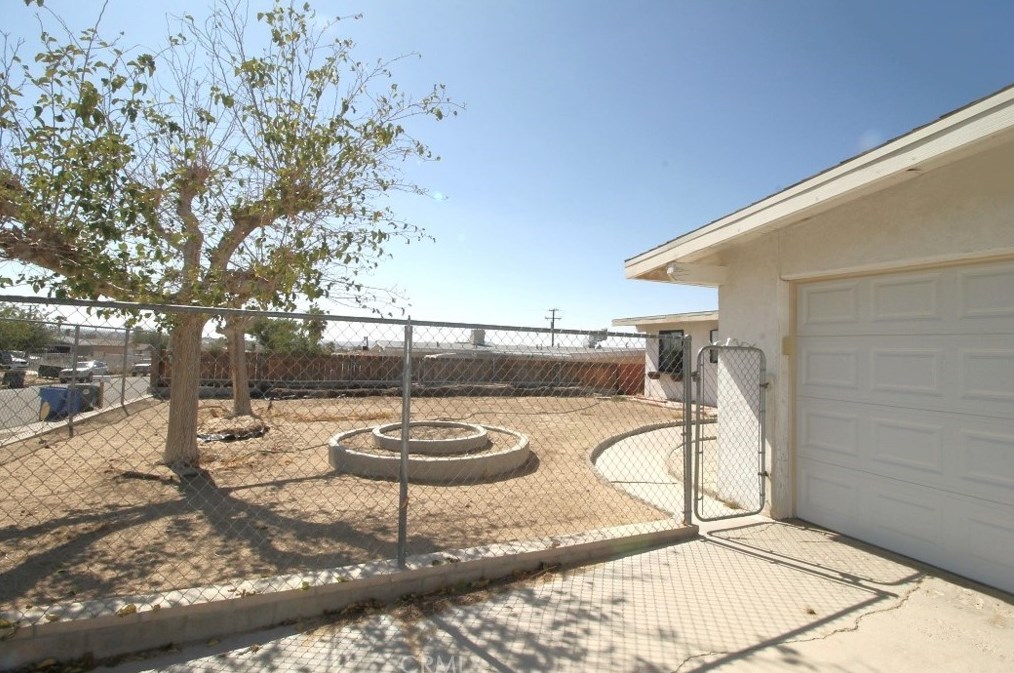 25524 Dayton Ave, Barstow, CA 92311-3453