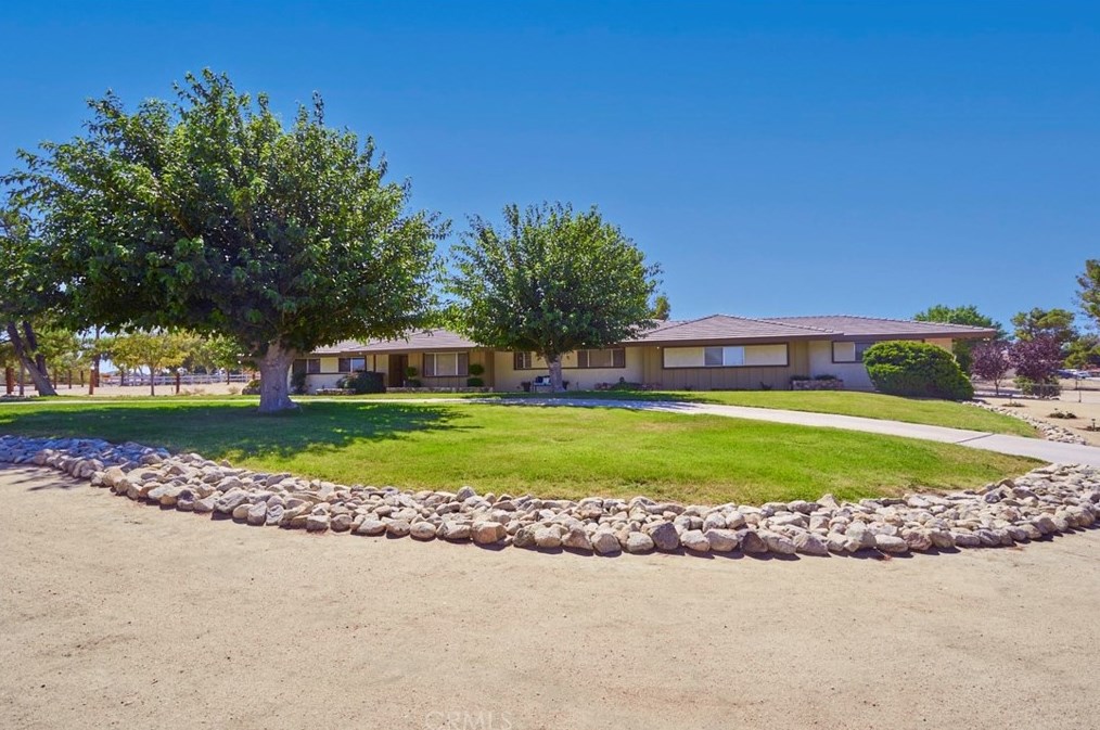 18401 Riverside Rd, Apple Valley, CA 92307-4847