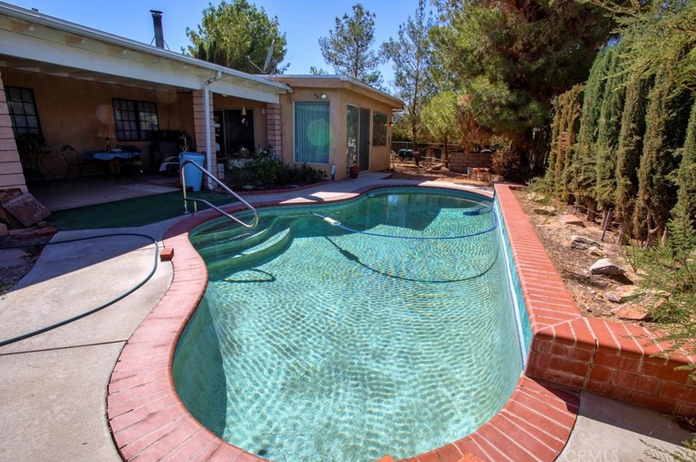 21414 Lone Eagle Rd, Apple Valley, CA 92308-7104
