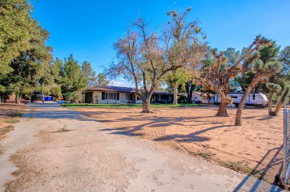 14307 Flathead Rd, Apple Valley, CA 92307-5794