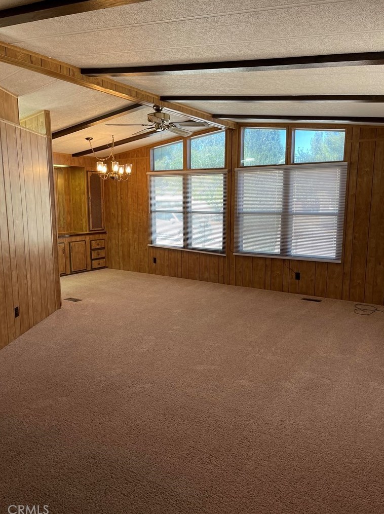 19085 Lindsay St, Hesperia, CA 92345-6715