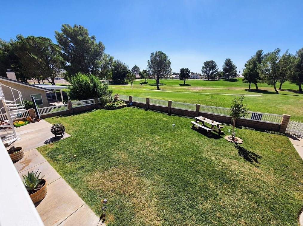 27797 Hummingbird Ln, Helendale, CA 92342