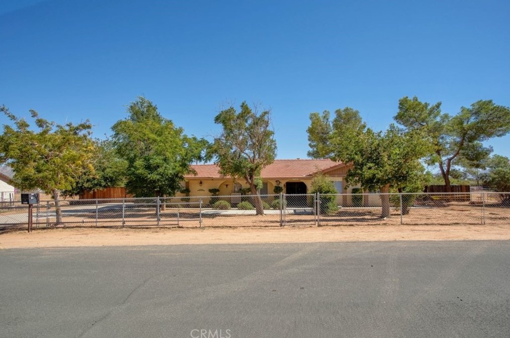 15075 Dakota Rd, Apple Valley, CA 92307-3413