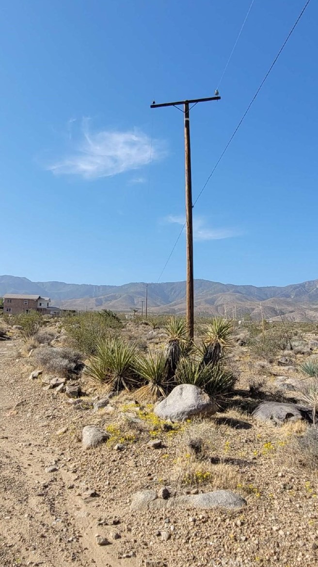 8255 Custer Ave, Lucerne Valley CA  92356-7252 exterior