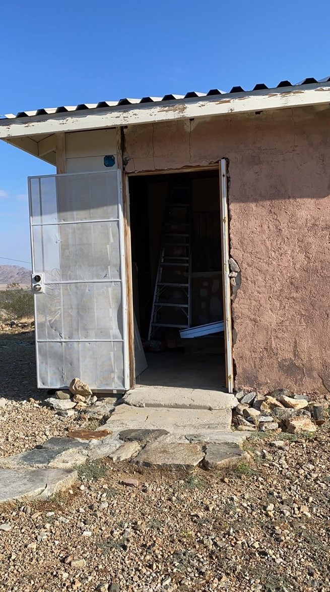 8255 Custer Ave, Lucerne Valley CA  92356-7252 exterior
