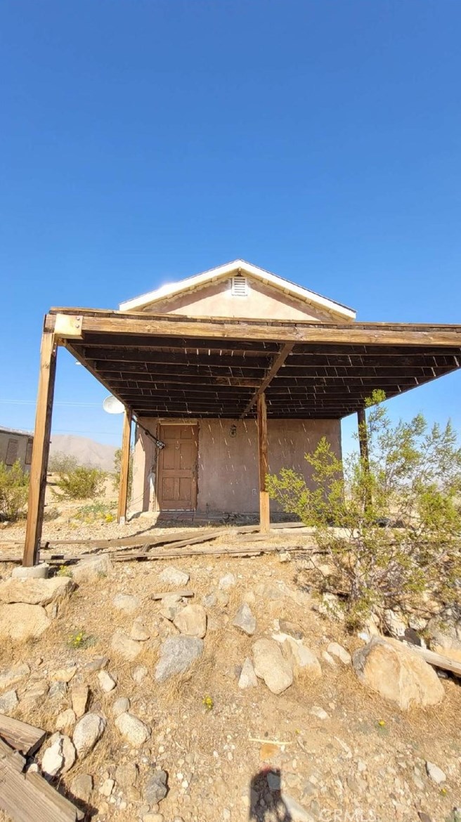 8255 Custer Ave, Lucerne Valley CA  92356-7252 exterior