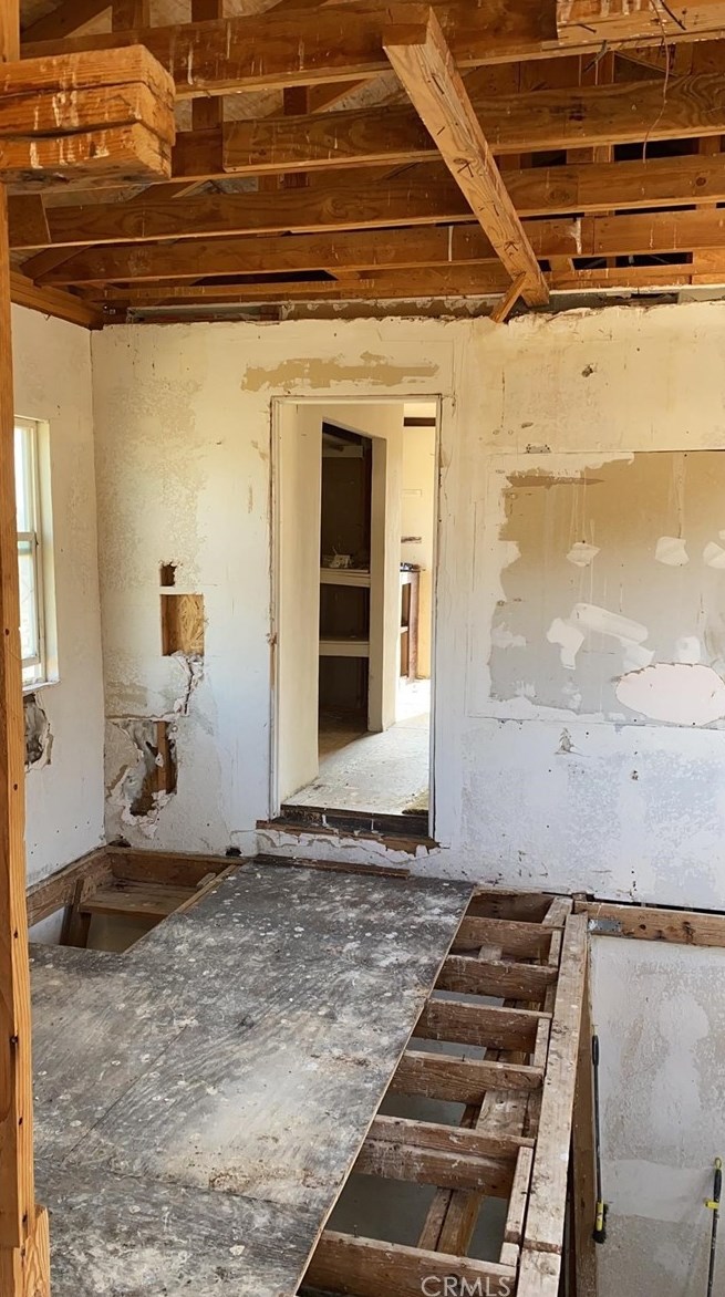 8255 Custer Ave, Lucerne Valley CA  92356-7252 exterior