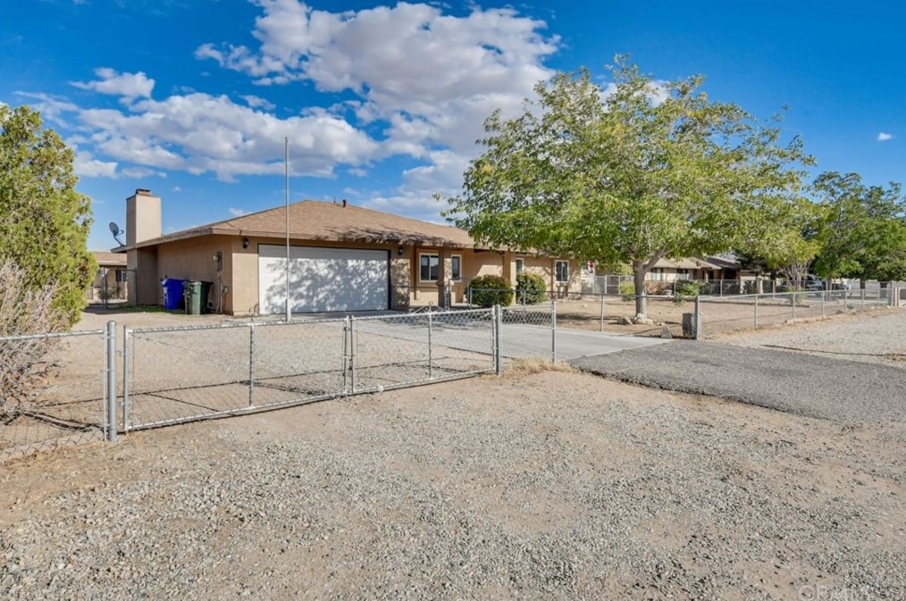 12275 Waynoka Rd, Apple Valley, CA 92308-7280