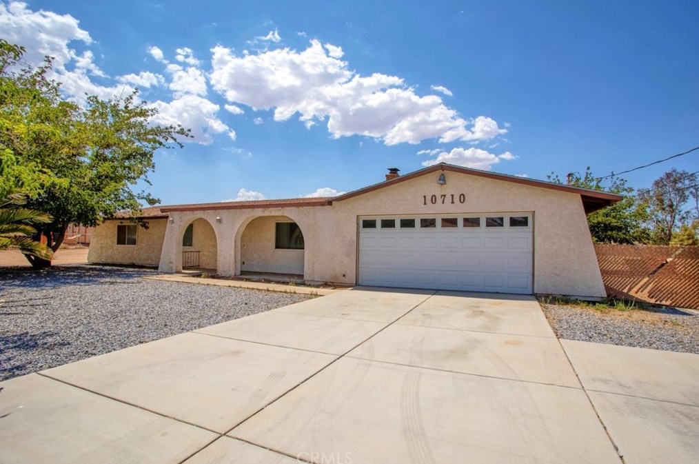 10710 7th Ave, Hesperia, CA 92345-2359