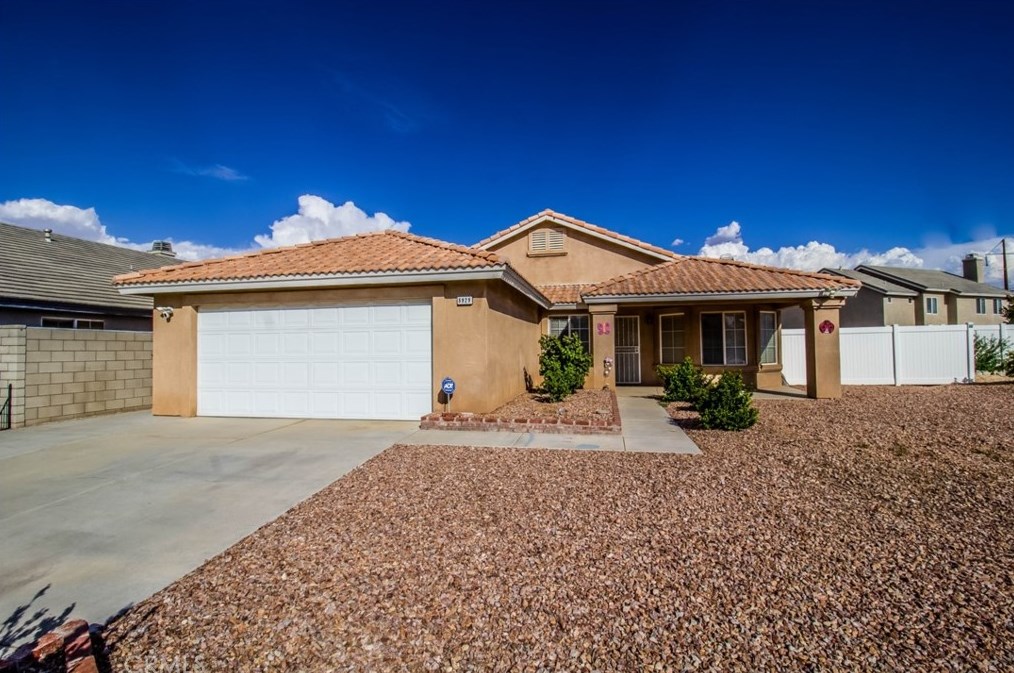 8929 Fallbrook Ct, Hesperia, CA 92344-8274