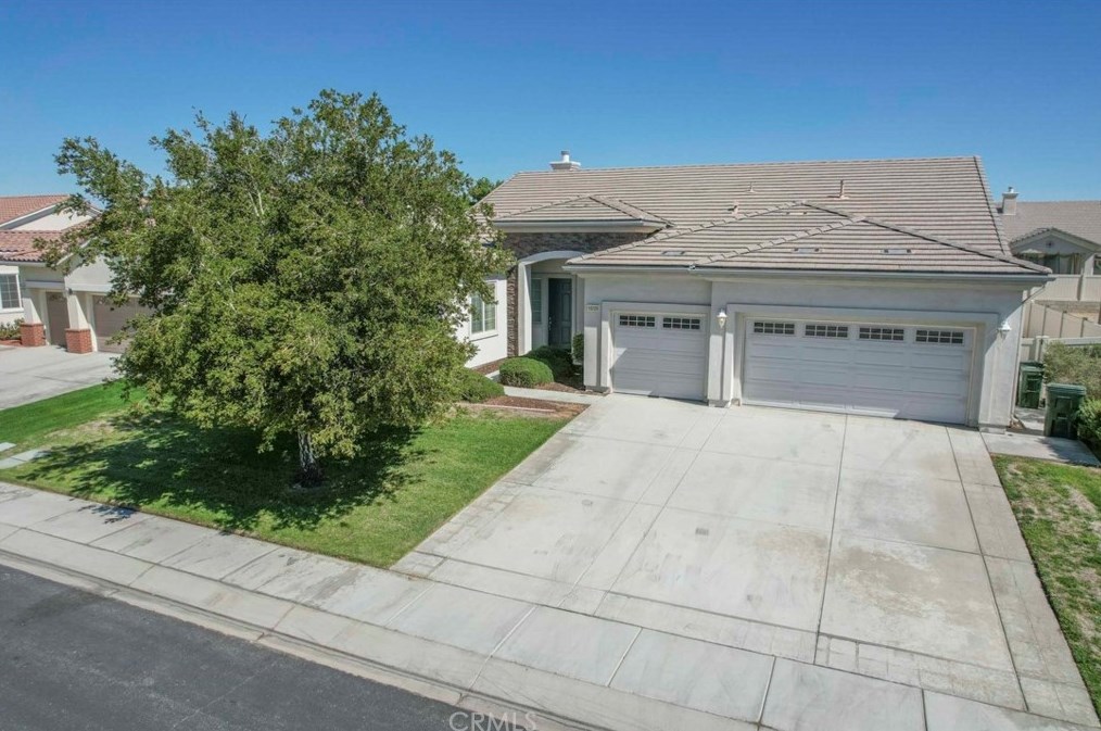 10325 Silverberry St, Apple Valley, CA 92308-3320