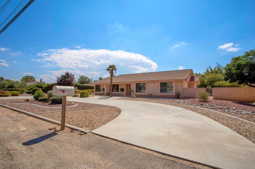 19675 Seneca Rd, Apple Valley, CA 92307-5469