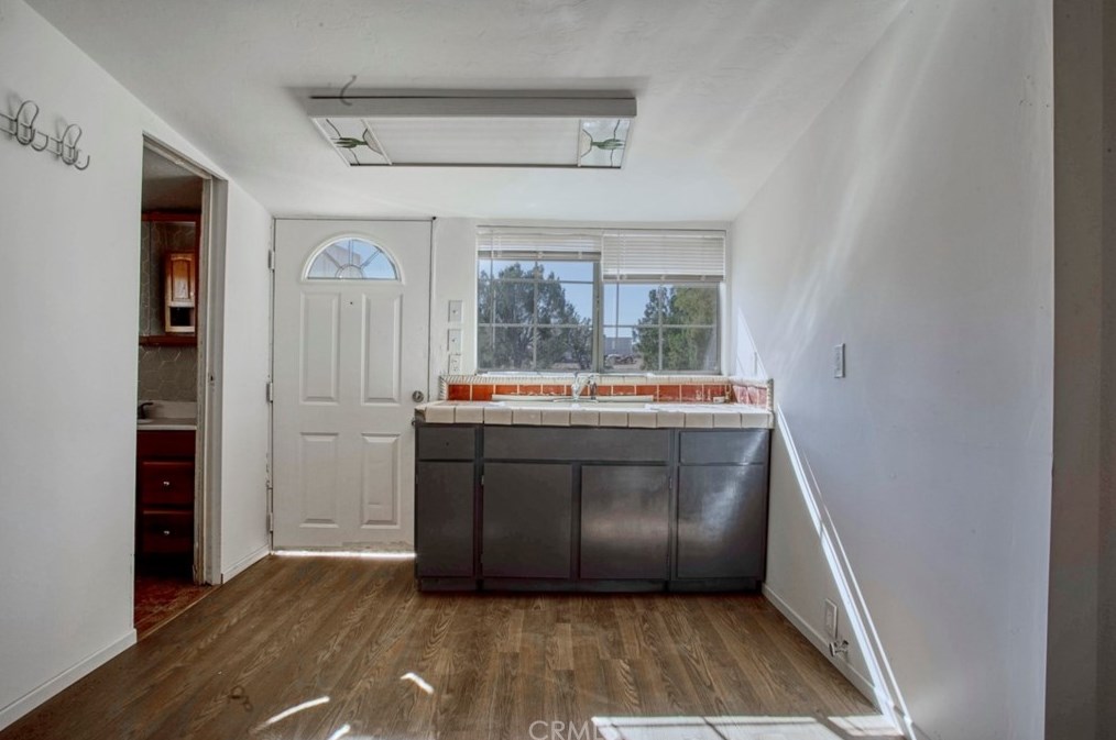 6657 Sundown Dr, Phelan, CA 92371