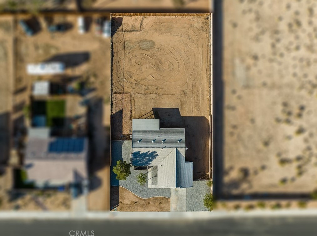 22298 Esaws Rd, Apple Valley, CA 92307-7338