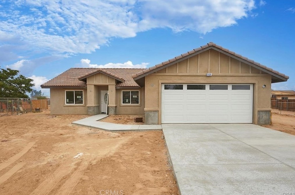 21120 Sitkan Rd, Apple Valley, CA 92308-7683