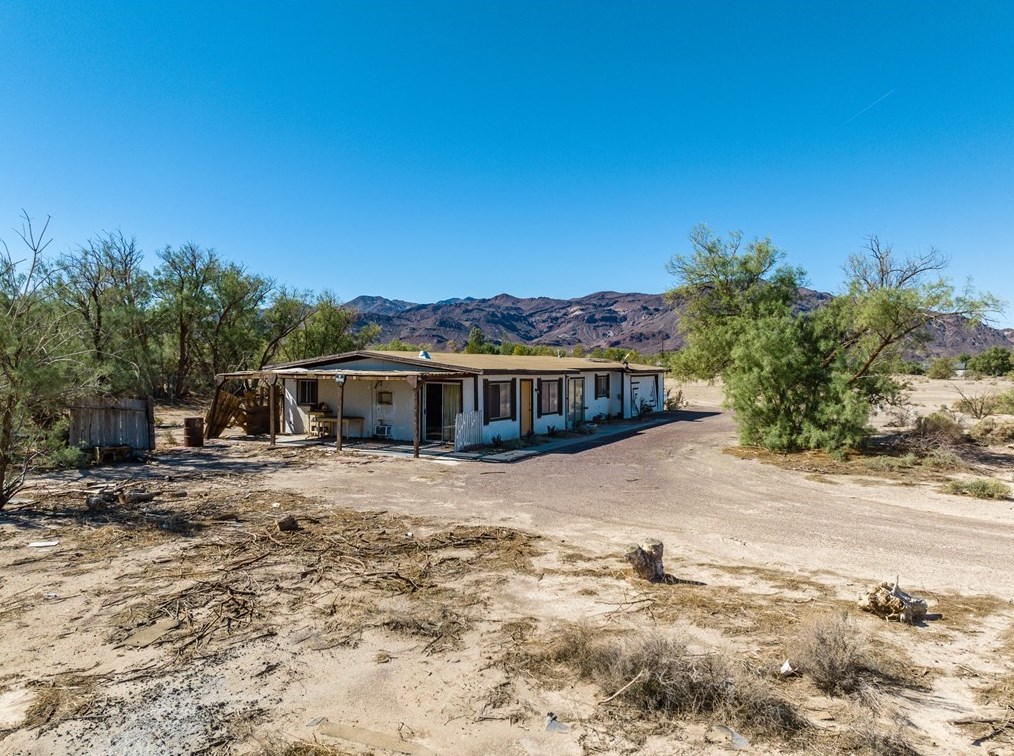 30855 Oriente Dr, Newberry Springs, CA 92365-9708