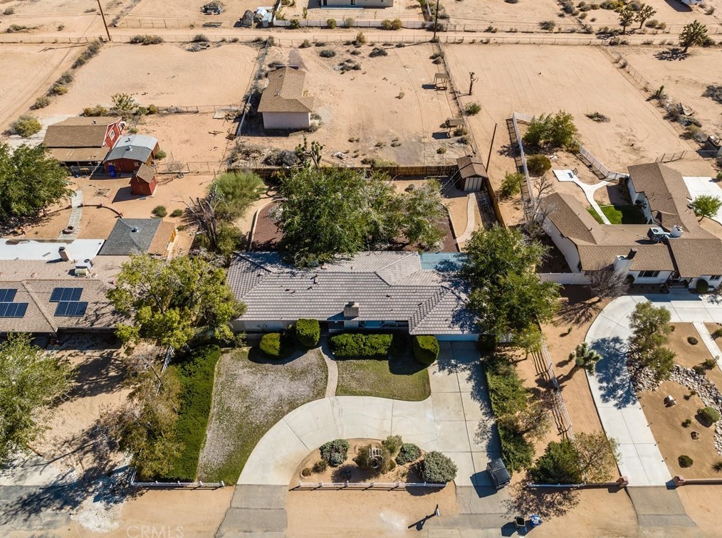14075 Iroquois Rd, Apple Valley, CA 92307-5830