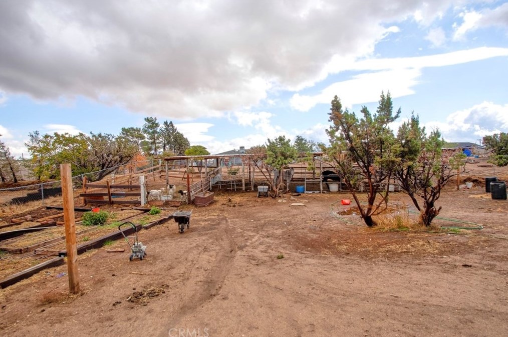 7461 Oakwood Ave, Hesperia CA  92345-4145 exterior