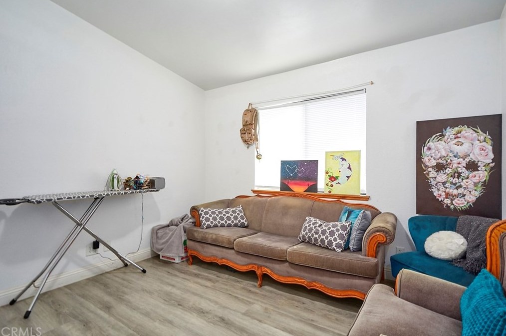 7461 Oakwood Ave, Hesperia CA  92345-4145 exterior
