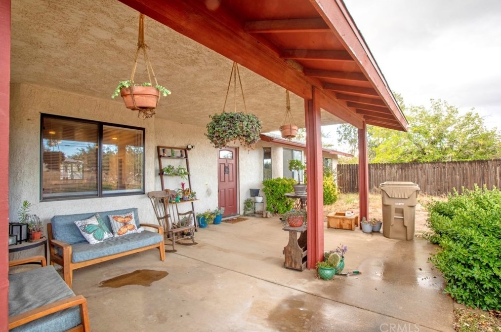 7461 Oakwood Ave, Hesperia CA  92345-4145 exterior