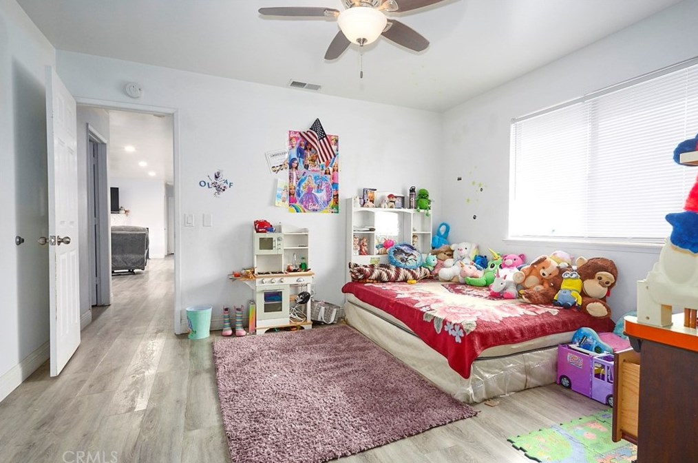 7461 Oakwood Ave, Hesperia CA  92345-4145 exterior