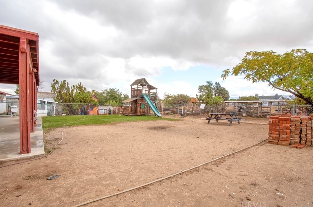 7461 Oakwood Ave, Hesperia CA  92345-4145 exterior