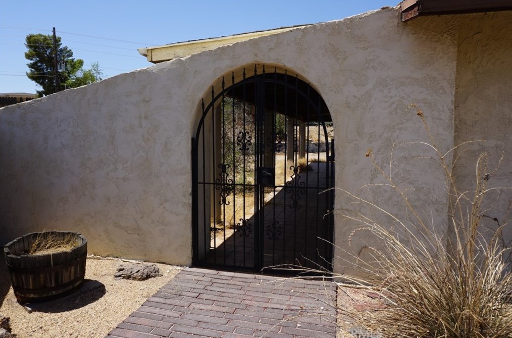 900 Pinon Dr, Barstow, CA 92311-5436