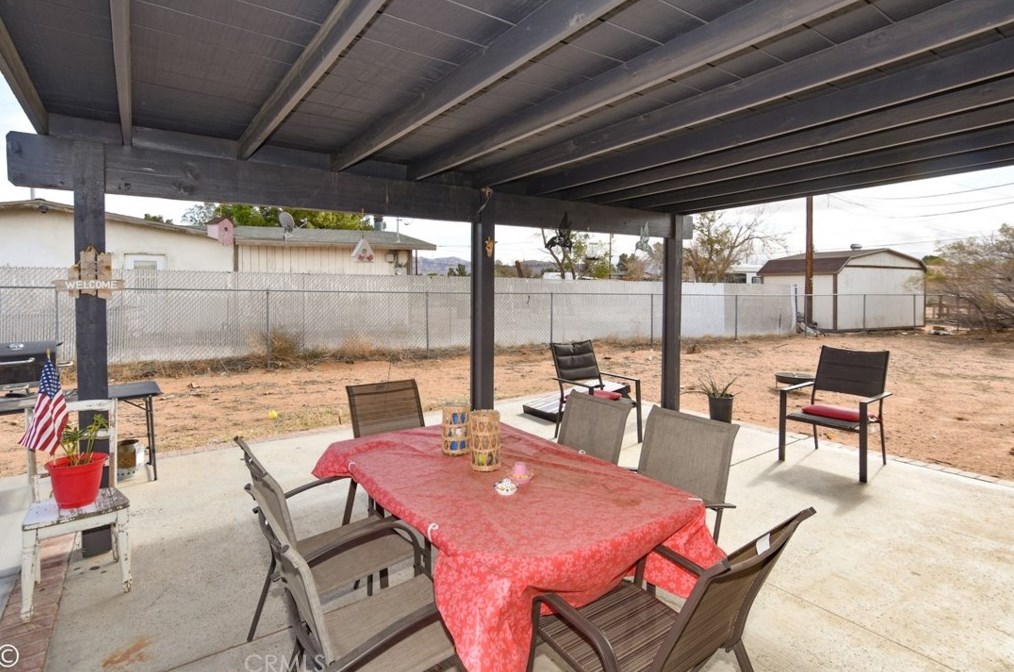 14731 Pawnee Rd, Apple Valley CA  92307-4028 exterior