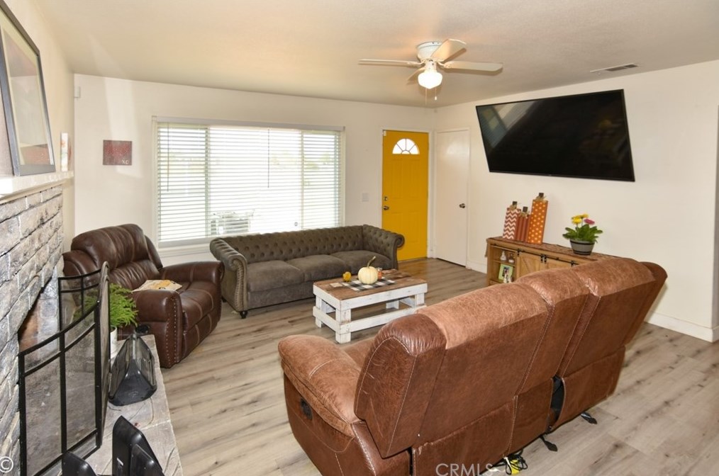 14731 Pawnee Rd, Apple Valley CA  92307-4028 exterior